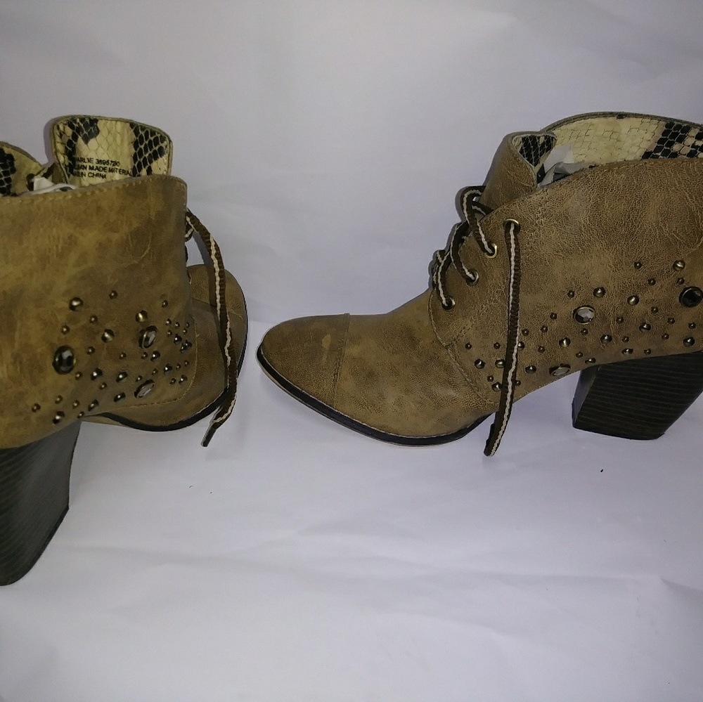 Boots - Picture 4 of 4